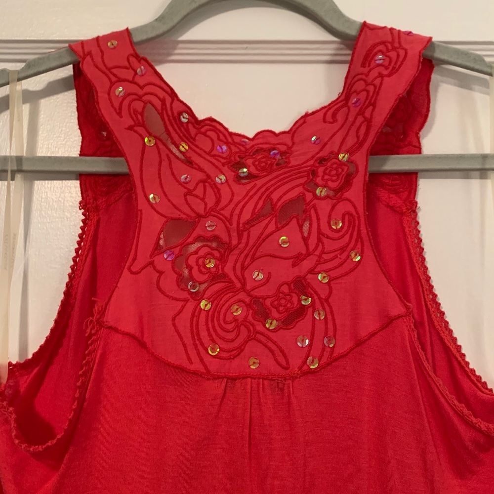Deep Coral Floral Detailed Tank - size Small
